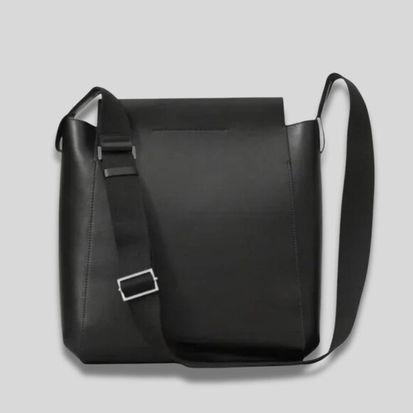 Everlane Handbags - Everlane Form Bag Black Leather Crossbody Bag Minimalist Structured